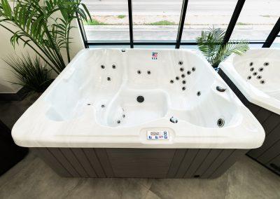 New United Hot Tub Spa by United Spas Mfg