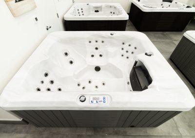 Liberty hot tub spa by United Spas Mfg in Modesto
