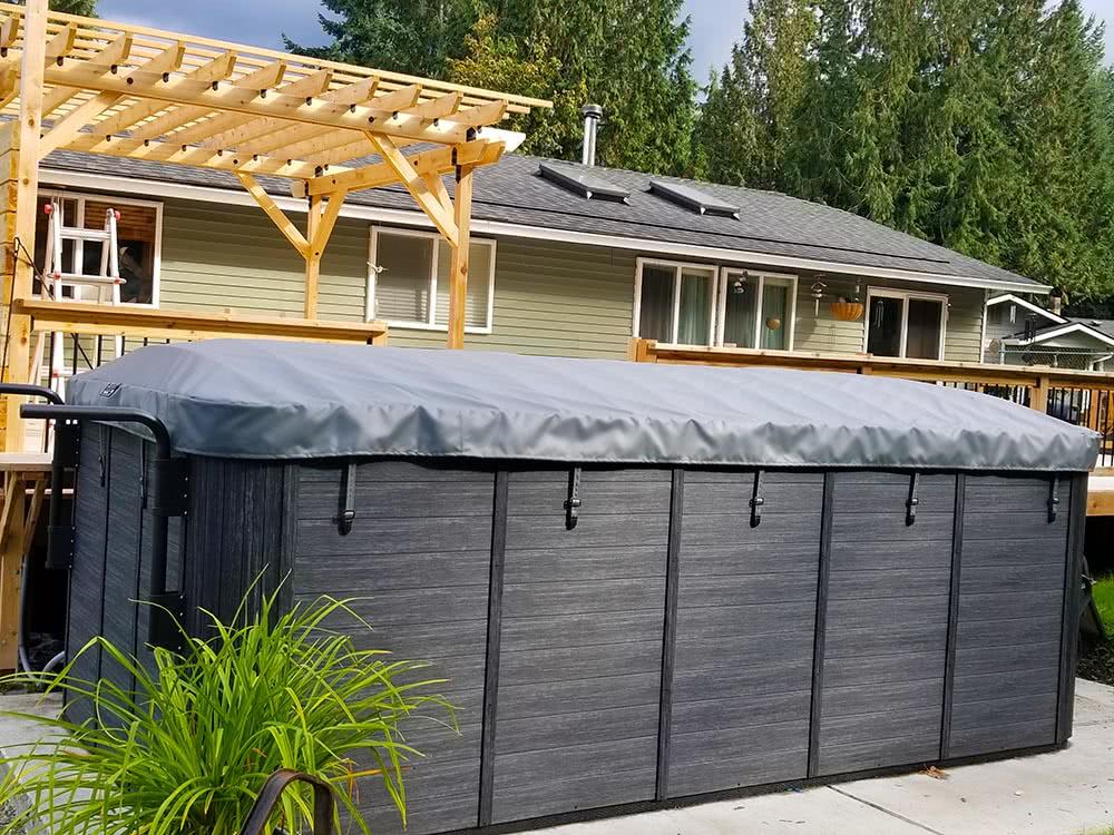 Hot tub and swim spa roll cover Hot tub and swim spa roll cover