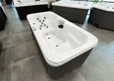 United Spas Mfg - Vegas hot tub spa