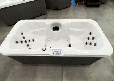 United Spas Mfg - Vegas hot tub spa