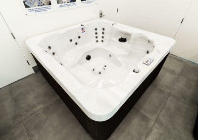 United Spas Mfg - Monterey hot tub spa