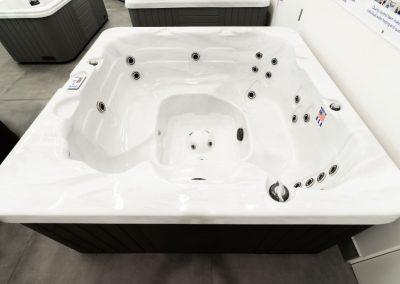 United Spas Mfg - Monterey hot tub spa