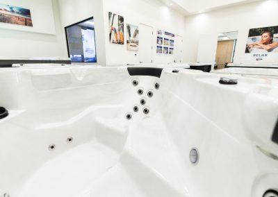 United Spas Mfg - Triangle hot tub spa