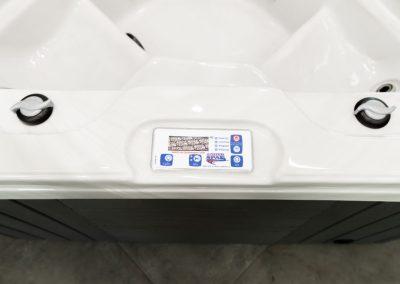 United Spas Mfg - Triangle hot tub spa